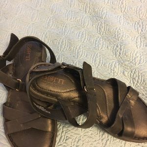 BORN SANDALS SIZE 6